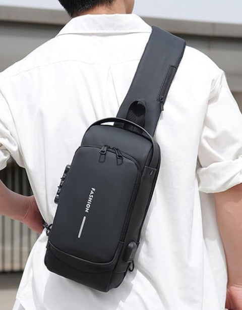 Shoulder bag with USB charging - BUYSQUARE